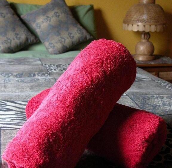 חדר סטנדרט חדר אמבטיה משותף, Global Village Travellers Lodge