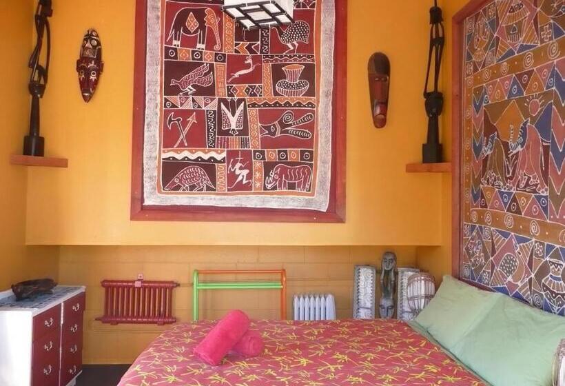 חדר סטנדרט חדר אמבטיה משותף, Global Village Travellers Lodge