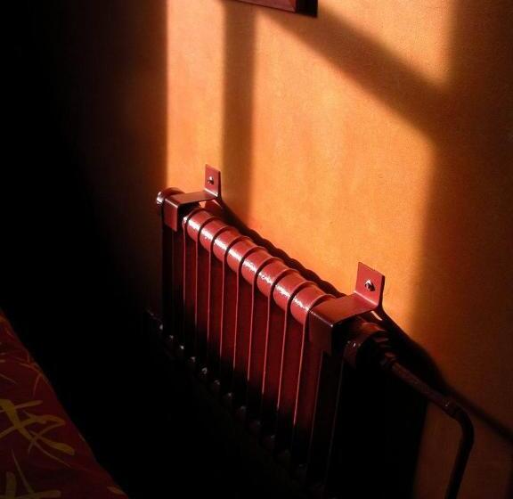 חדר סטנדרד יחיד חדר אמבטיה משותף, Global Village Travellers Lodge