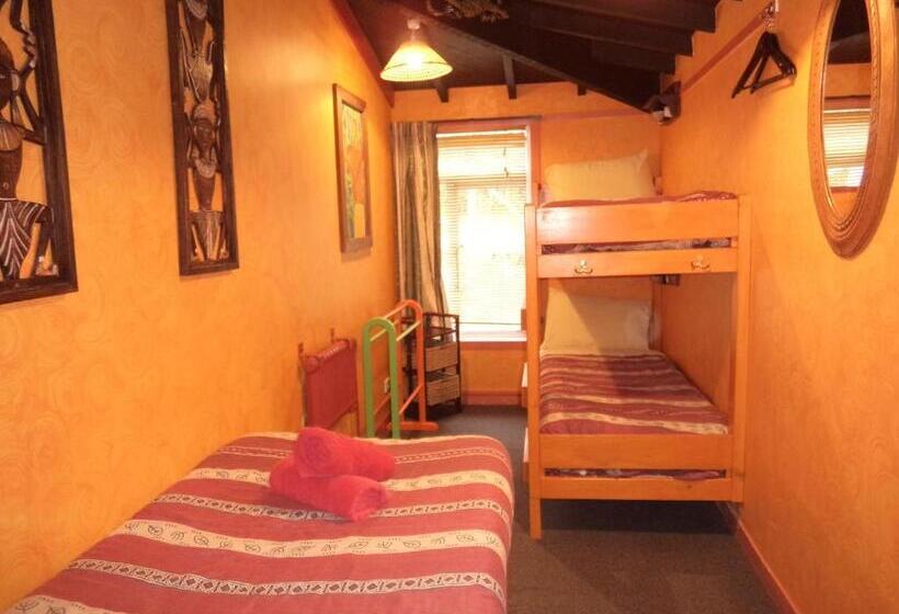 חדר סטנדרט חדר אמבטיה משותף, Global Village Travellers Lodge