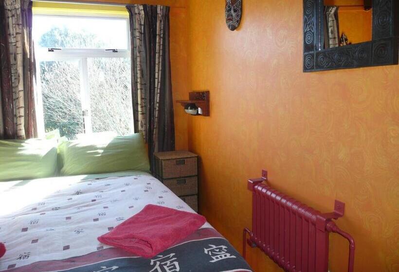 חדר בסיסי, Global Village Travellers Lodge