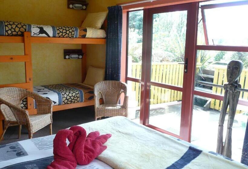 חדר משפחתי חדר אמבטיה משותף, Global Village Travellers Lodge