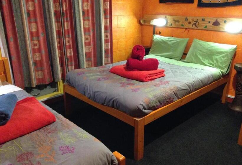 חדר משפחתי חדר אמבטיה משותף, Global Village Travellers Lodge