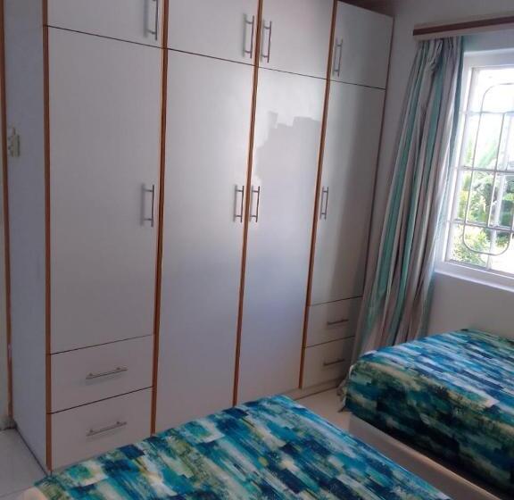 패밀리 룸, Kingston House B&b