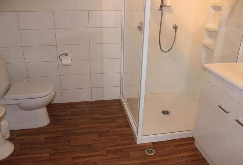 דירת שני חדרים, Asure Green Gables Motel