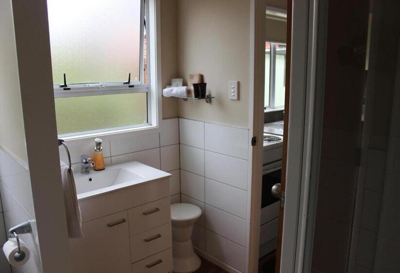 דירת שני חדרים, Asure Green Gables Motel