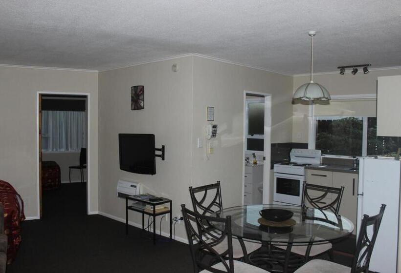 דירת שני חדרים, Asure Green Gables Motel