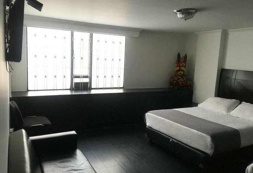 标准三人间, Ejecutivo Av La Esperanza