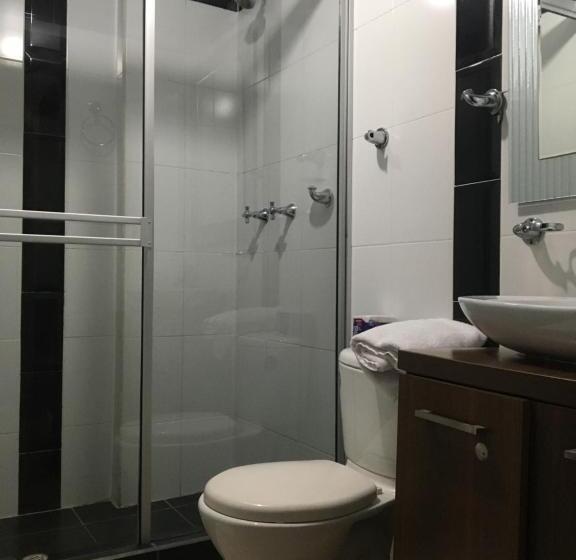 家庭工作室, Ejecutivo Av La Esperanza