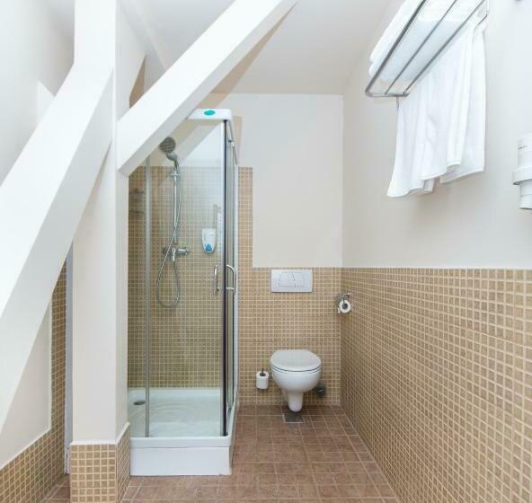 جناح جونيور, Gradina Morii