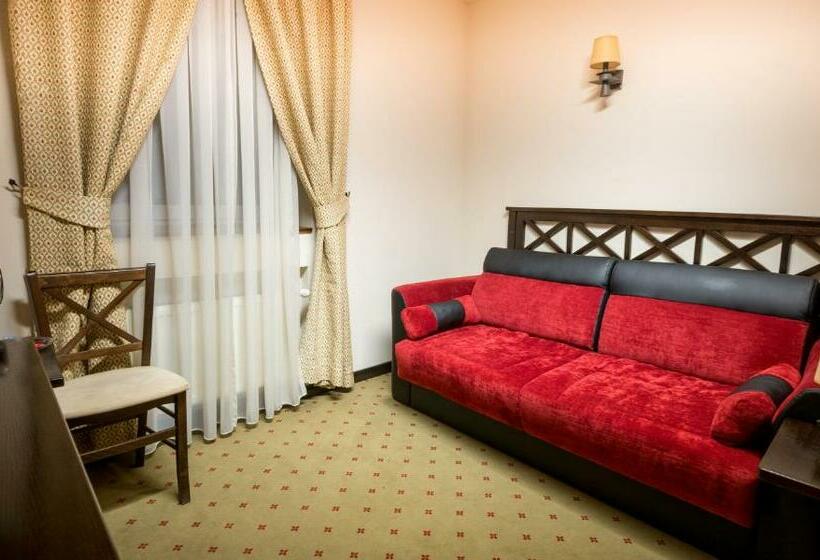 جناح جونيور, Gradina Morii