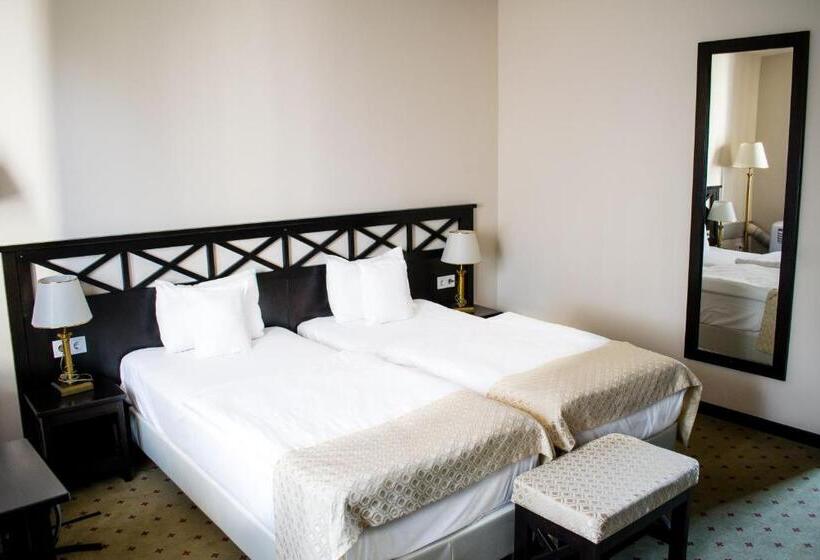 ‫فيلا غرفة نوم واحدة, Gradina Morii