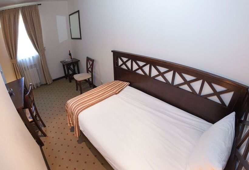 جناح جونيور, Gradina Morii