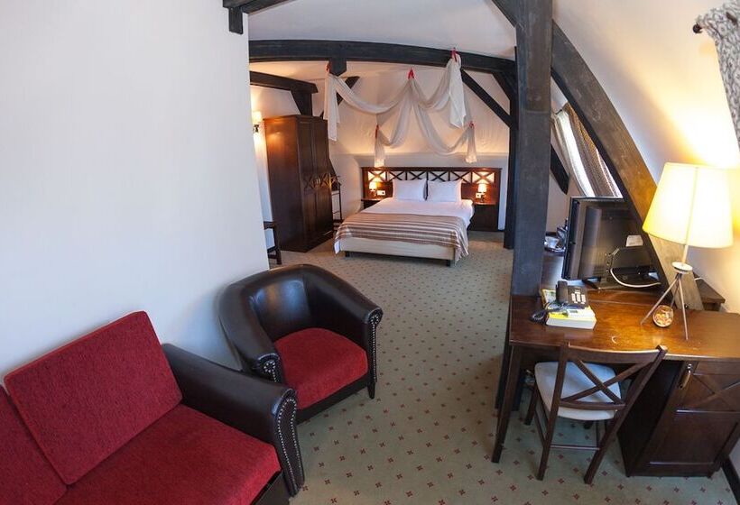 جناح جونيور, Gradina Morii