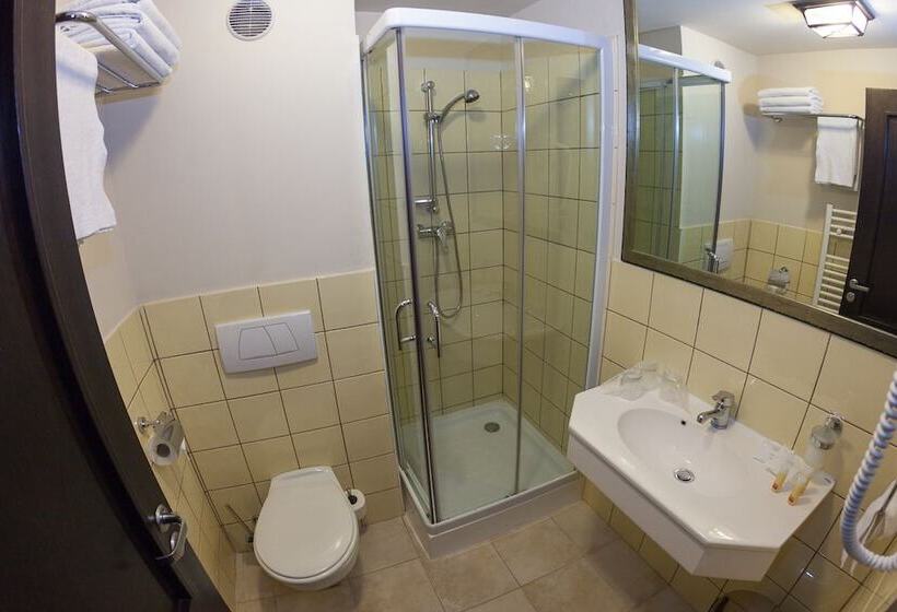 جناح جونيور, Gradina Morii