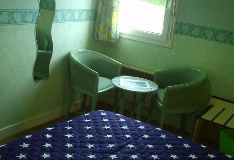 חדר סטנדרט לשלושה, Hôtel L'eden