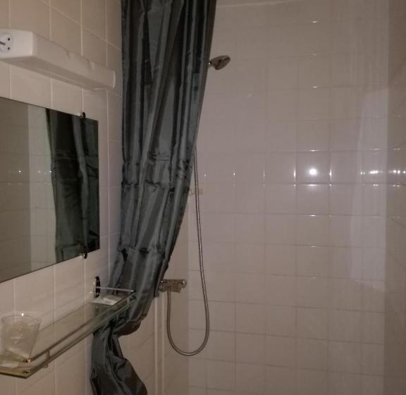 חדר סטנדרט חדר אמבטיה משותף, Hôtel L'eden