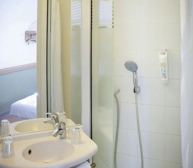 Номер Стандарт Трехместный, B&b Hotel Annemasse Est