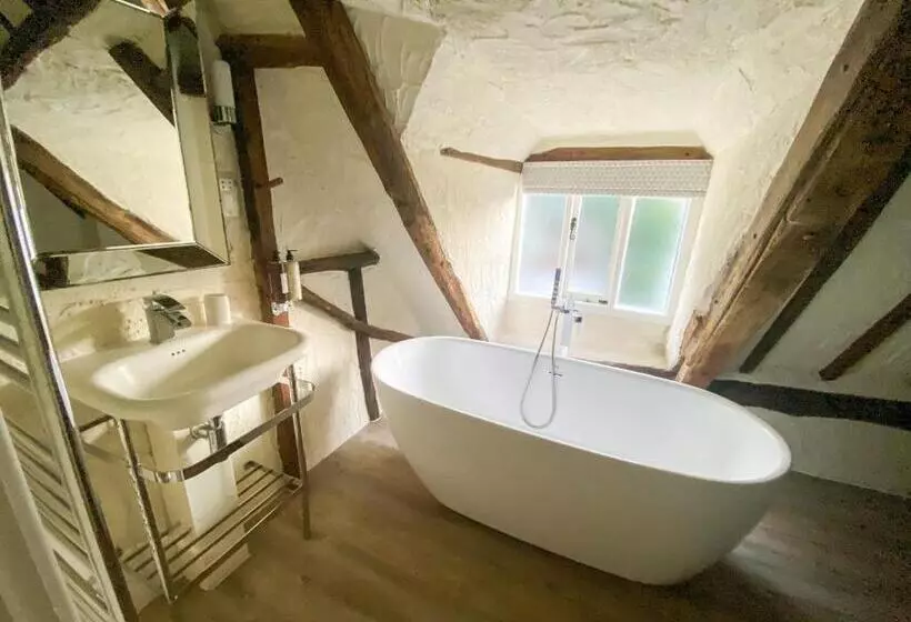 Deluxe Suite King Bed, Kings Head Bawburgh