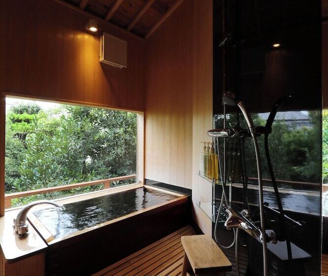 Семейный Номер, Kakujoro