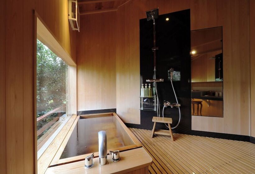 Семейный Номер, Kakujoro