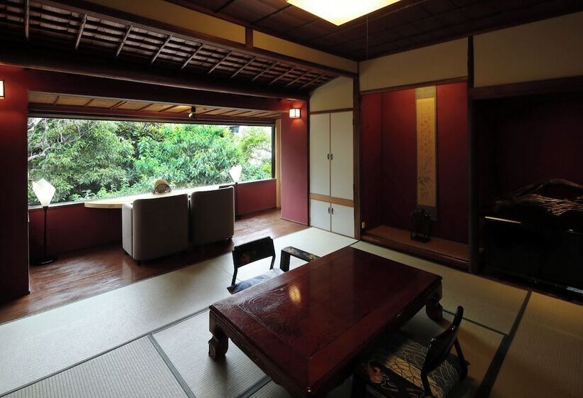 Семейный Номер, Kakujoro