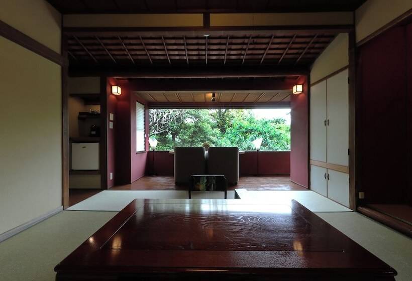 Семейный Номер, Kakujoro