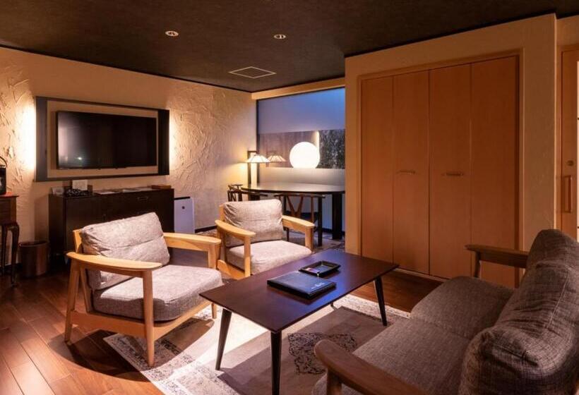 Номер Deluxe, Kakujoro