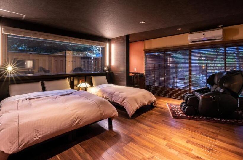 Номер Deluxe, Kakujoro