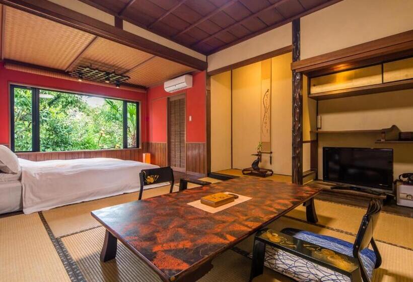 Семейный Номер, Kakujoro