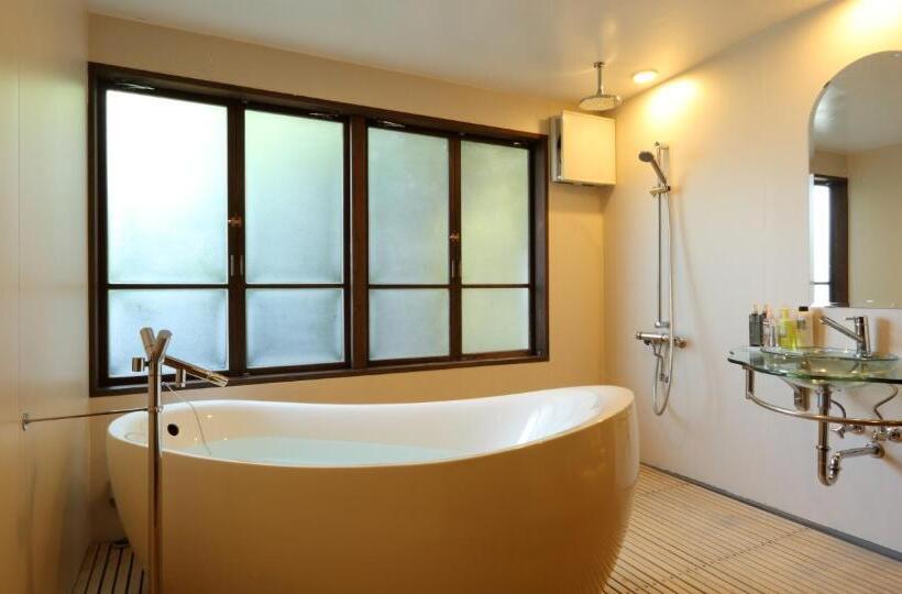 Семейный Номер, Kakujoro