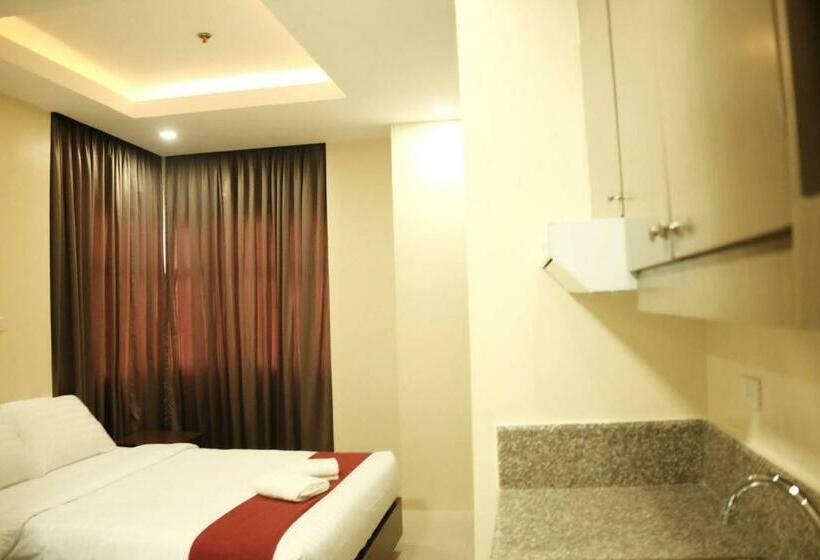 استودیوی لوکس, Sebastien