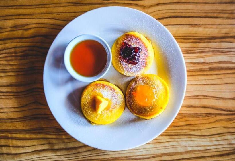 استودیوی لوکس, Sebastien