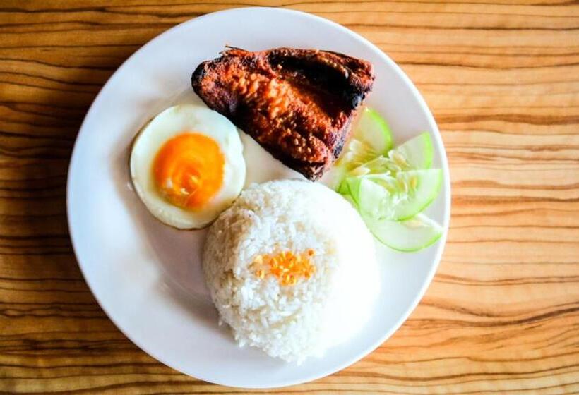 اتاق استاندارد چهار تخته, Sebastien