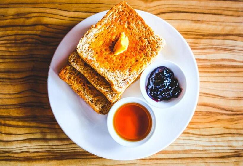 اتاق استاندارد چهار تخته, Sebastien