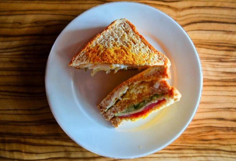 اتاق استاندارد چهار تخته, Sebastien