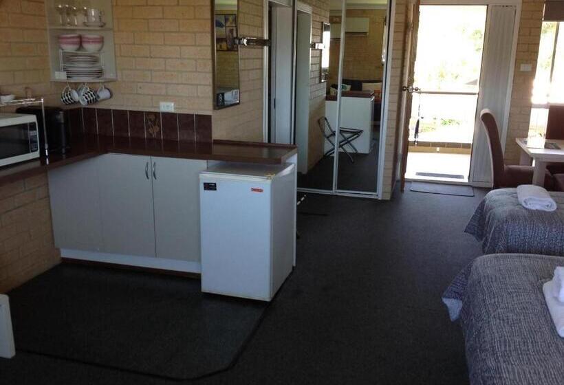 اتاق خانوادگی, Avlon Gardens Motel