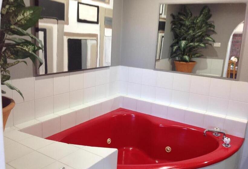 سوئیت با وان آب گرم, Avlon Gardens Motel