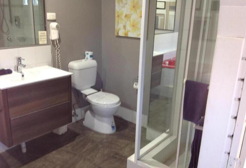 سوئیت با وان آب گرم, Avlon Gardens Motel