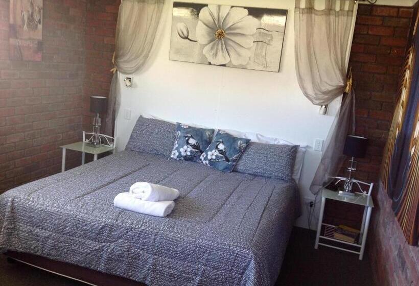 سوئیت با وان آب گرم, Avlon Gardens Motel