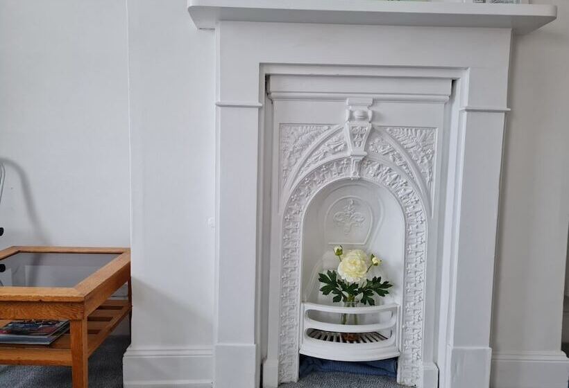 标准间, Endeavour House