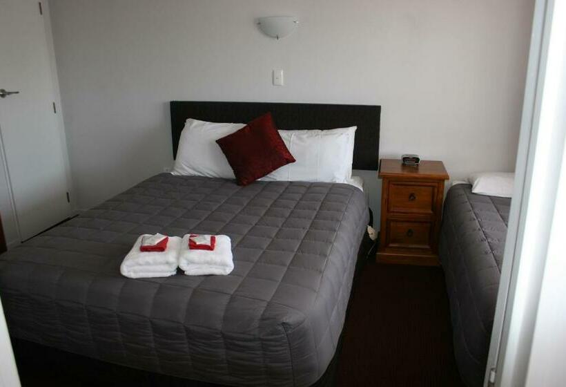 标准工作室, Burgundy Rose Motel