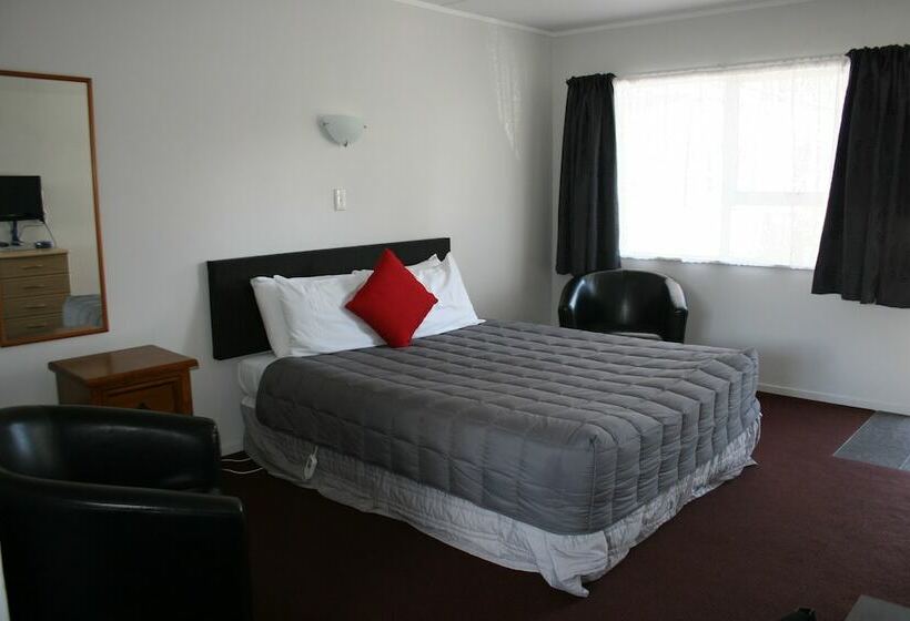 标准工作室, Burgundy Rose Motel