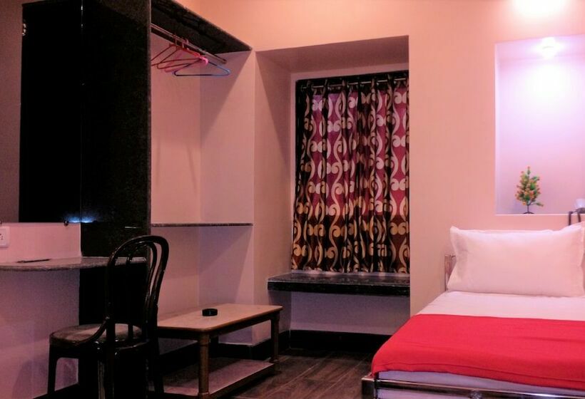 Deluxe Room, Blue Bird Colaba