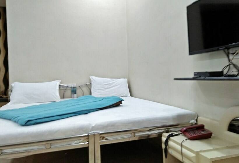 Deluxe Room, Blue Bird Colaba