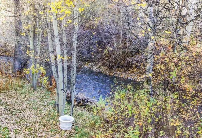 ２ベッドルームアパートメント, Bridgepoint Condo On Trail Creek