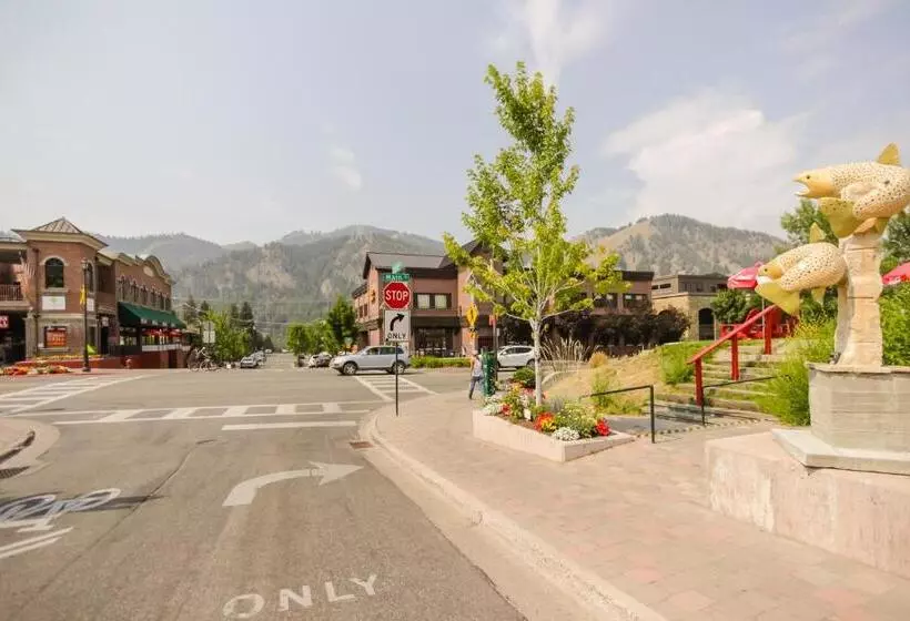 ２ベッドルームアパートメント, Bridgepoint Condo On Trail Creek