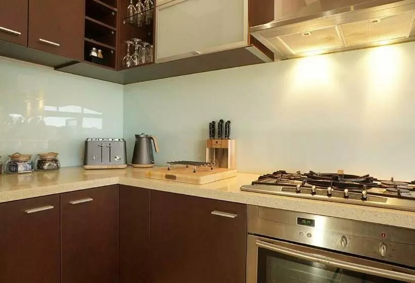 ２ベッドルームアパートメント, Central Avenue Apartments
