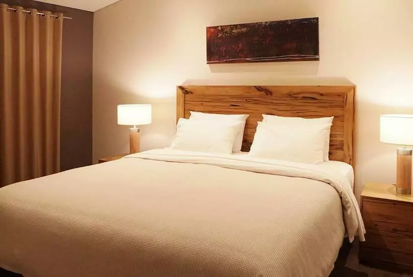 ２ベッドルームアパートメント, Central Avenue Apartments