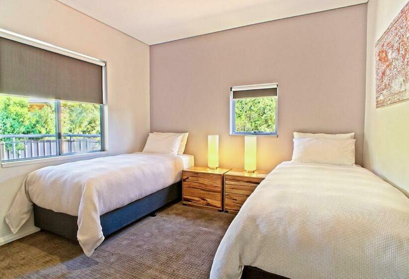 شقة غرفتين, Central Avenue Apartments